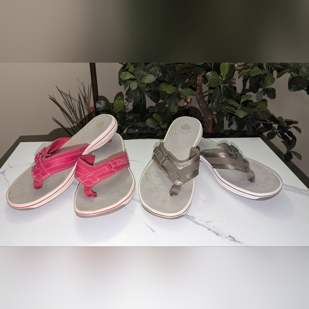 💥SOLD💥2 Pair Clarks Slip On Sandals - Picture 2 of 11